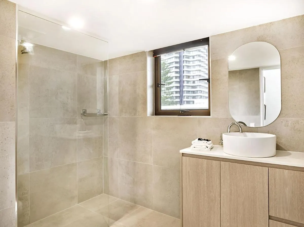 Renovated Beachside 2-Bedroom Apartment Gold Coast