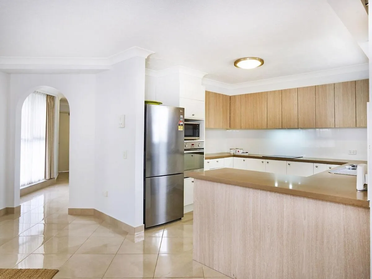 Renovated Beachside 2-Bedroom Apartment Gold Coast
