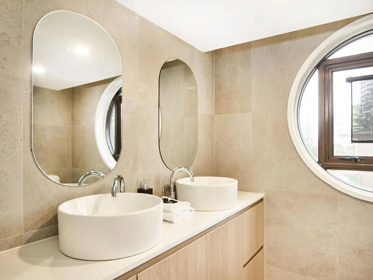 Renovated Beachside 2-Bedroom Apartment Gold Coast