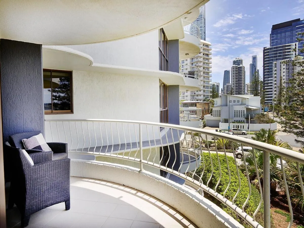 Renovated Beachside 2-Bedroom Apartment Gold Coast